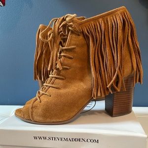 Steve Madden suede fringe pep toe boot
